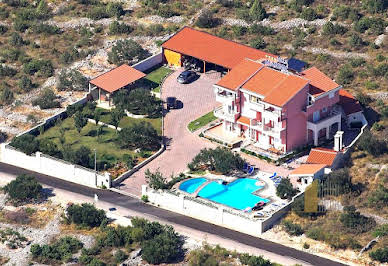 House with pool and terrace 3