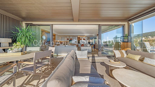 Seaside apartment with terrace 3