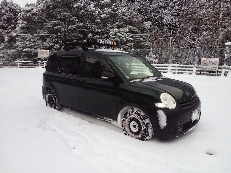 シエンタの雪☃・雪❄️景色・チェーン装着・雪道ドライブ・妻とドライブに関するカスタム事例の投稿画像1枚目