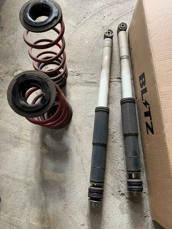 フィットのフィットRS GE8・車高調・車高調交換・車高下がった・真横ショットに関するカスタム事例の投稿画像8枚目