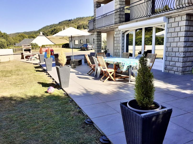 Vente maison 11 pièces 213 m² à La Chapelle-d'Alagnon (15300), 396 000 €