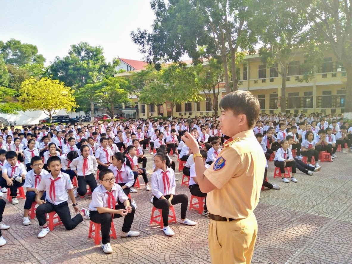 Nòng cốt là đoàn viên thanh niên Công an huyện tham gia