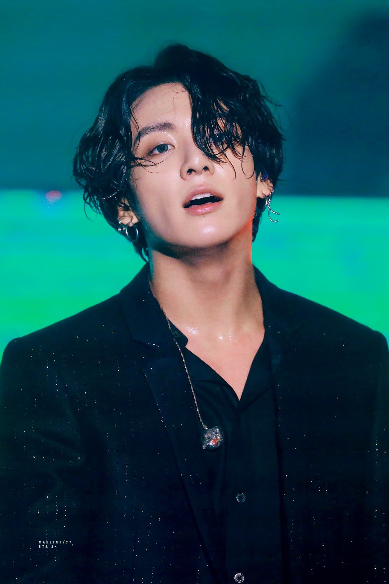 10+ Glorious Moments Of BTS's Jungkook Showing Off His Sharp Jawline