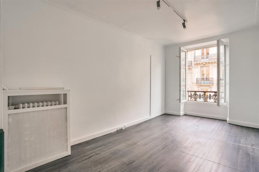 Location  locaux professionnels  75 m² à Paris 8ème (75008), 3 834 €