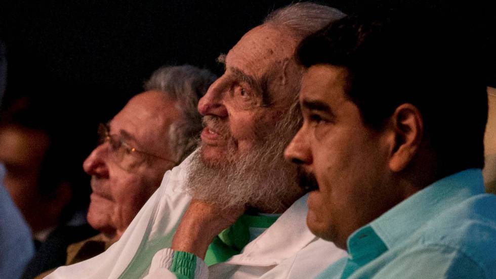 FIDEL RAUL  Y EL BURRO MADURO.jpg