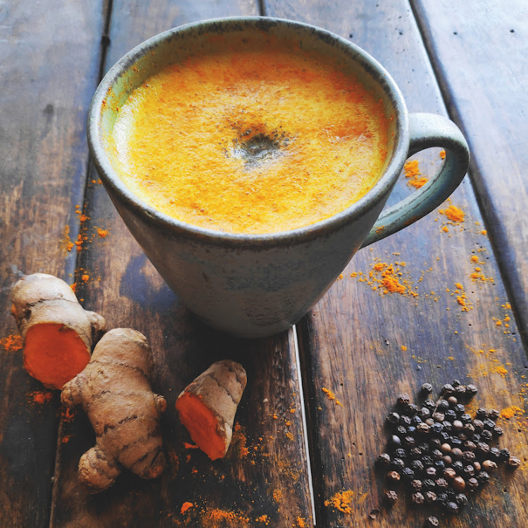 Golden milk (haldi doodh).