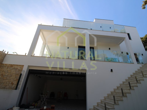 Maison avec piscine et terrasse 2