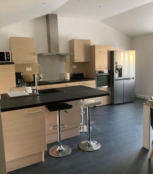 Location meublée maison 5 pièces 120 m² à La Chapelle-Achard (85150), 1 500 €