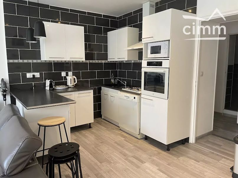 Location  appartement 3 pièces 84.19 m² à Sallanches (74700), 990 €