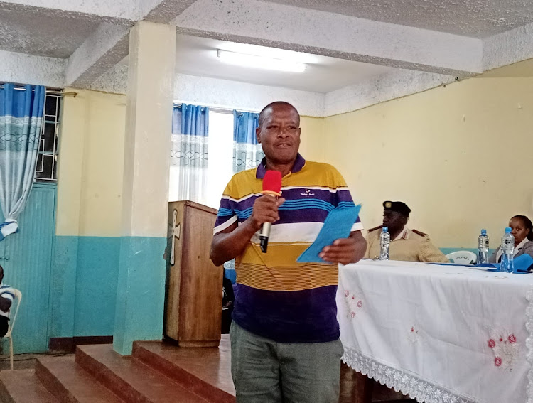 A farmer ggivingg his recommendation during the public participation.