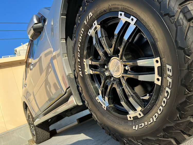 パジェロのBF Goodrich ALL-Terrain T/A KO2・BF Goodrich・MADCROSS・All-Terrain・エクシードXに関するカスタム事例の投稿画像3枚目
