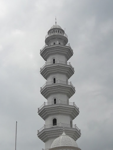 Menara Masjid Putih