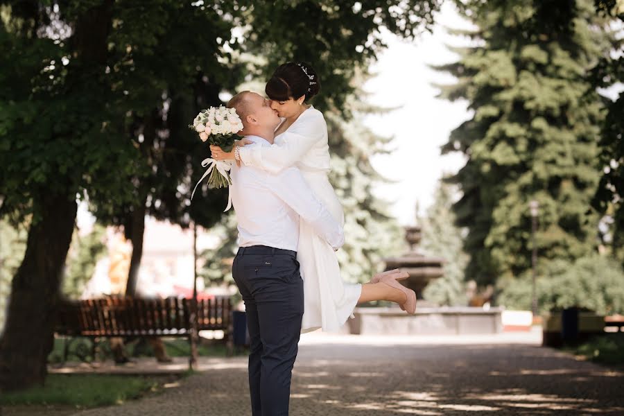 Wedding photographer Olya Naumchuk (olganaumchuk). Photo of 5 July 2020