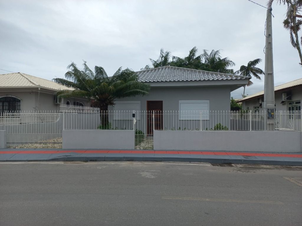 Casa com 3 dormitórios à venda, 90 m² por R$ 750.000 - Centro - Tijucas/SC