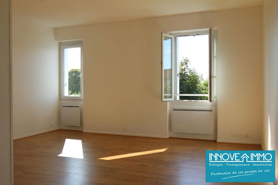 Location  appartement 4 pièces 105 m² à Le chesnay (78150), 1 890 €