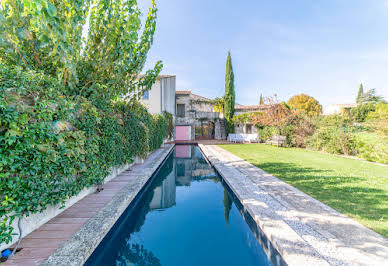 Maison avec piscine et terrasse 1