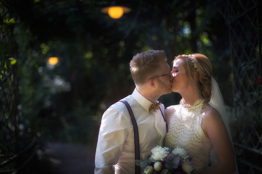 Fotógrafo de casamento Oliver Jaeckel (poeticmoments). Foto de 4 de outubro 2019