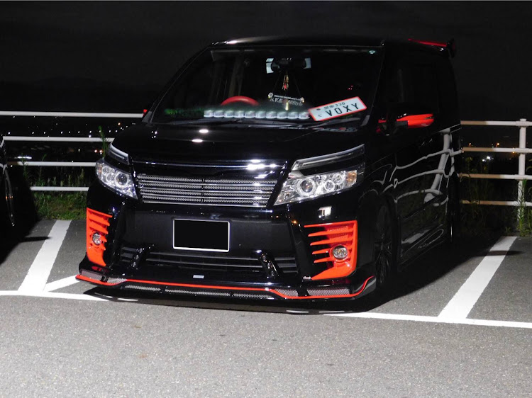 ヴォクシーのヴォクシー・初一眼・オフ会たのしい・いろんな車種に関するカスタム事例の投稿画像1枚目