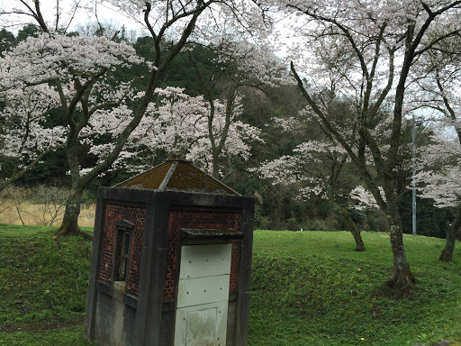 旧美歎水源地水道施設 レトロな小屋