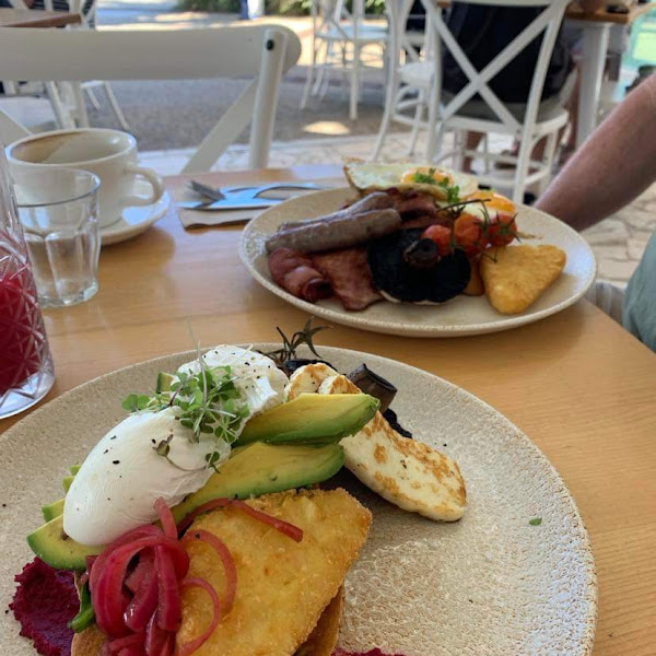 Scrumptious ‘Veggie Patch’ brekky item- great portion size and so flavourful. Eggs poached to perfection. 
Also ‘Super Breakfast’ for my hungry hubby did not disappoint. Big serving . Lovely crunchy gf toast- safe and  no symptoms afterwards.
What a gem of a cafe!