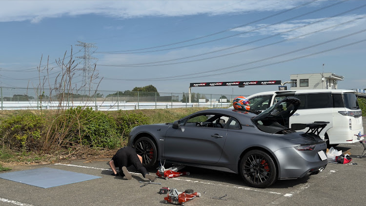 アルピーヌの筑波サーキット TC1000・ファミリー走・カレー部定期報告・トナラー撲滅委員会・ブレーキのエア抜きしたのに現場でエアまた抜いたに関するカスタム事例の投稿画像11枚目