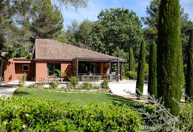 Villa avec piscine et jardin 10