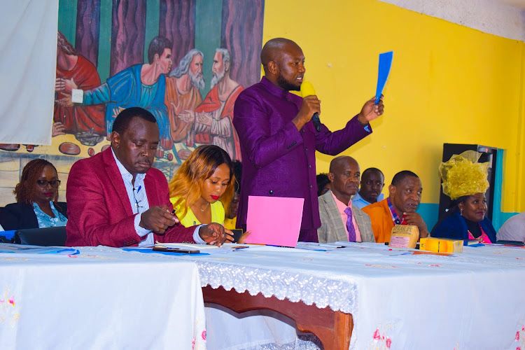 Senate Agriculture Committee chairperson Kamau Murango addresses Kirinyaga farmers during the 2023 coffee and tea bills' public participation.