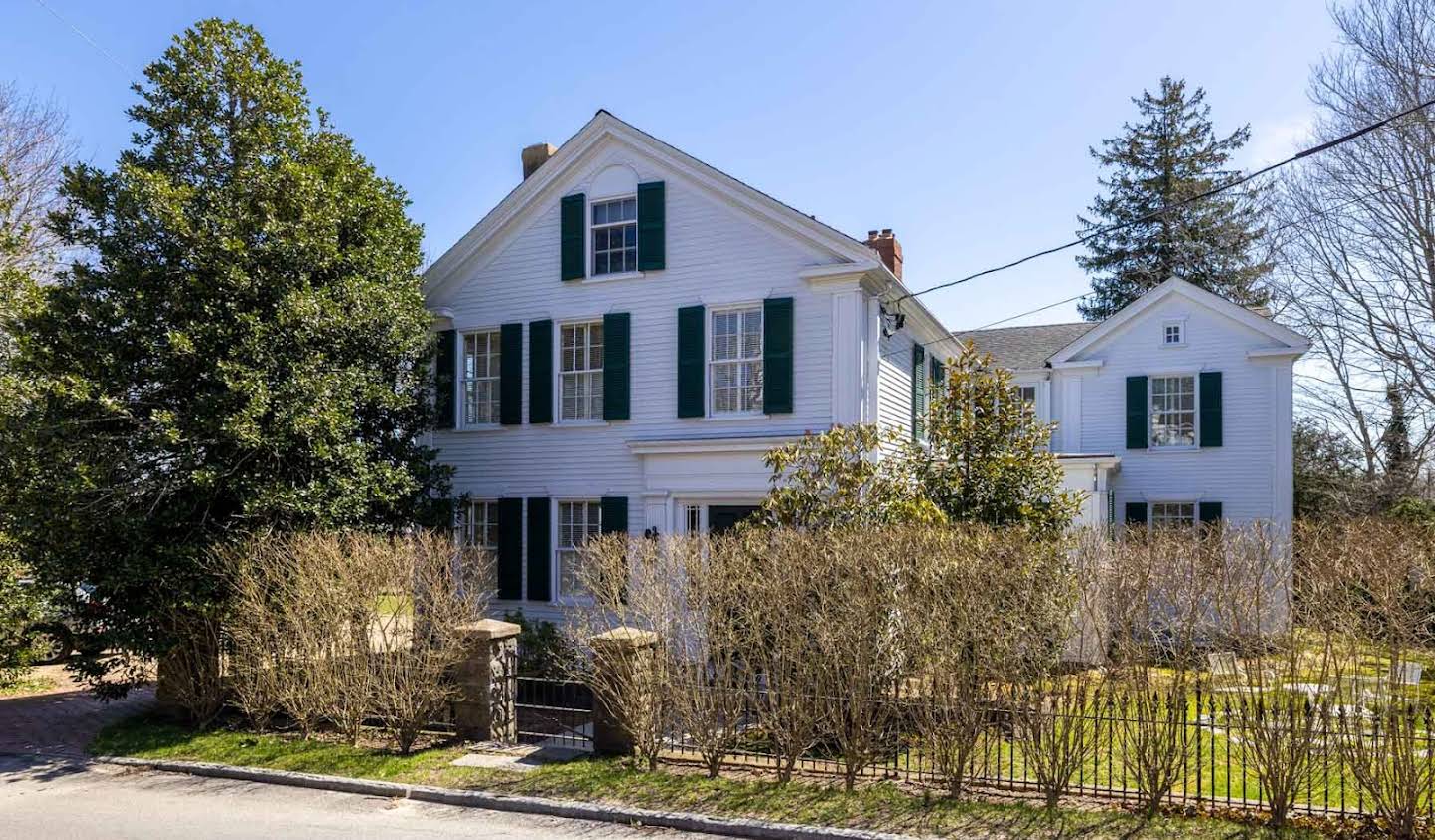 House with garden Vineyard Haven