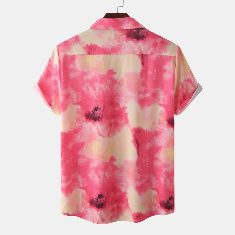 Camisa de hombre estilo playa con estampado digital y cuello cubano, ideal para un look casual y fresco en verano