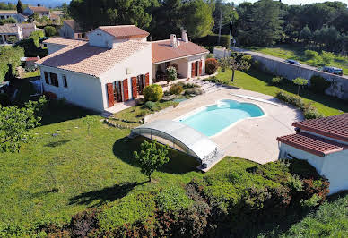 House with pool and terrace 10