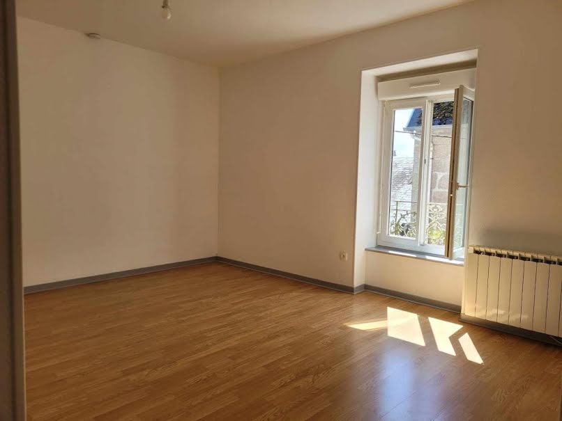 Location  appartement 2 pièces 36 m² à La Souterraine (23300), 426 €