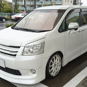 ノア ZRR70W