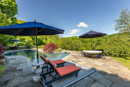 House with pool 2