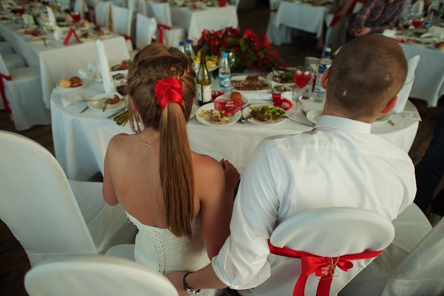 Fotógrafo de casamento Denis Krasilnikov (denkrasilov). Foto de 3 de fevereiro 2016