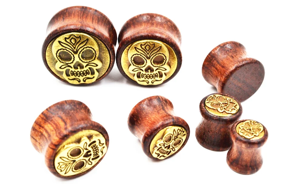 Boucles d'oreilles en feuille de cuivre en forme de crâne d'auricule, un accessoire audacieux et élégant pour affirmer votre style personnel.