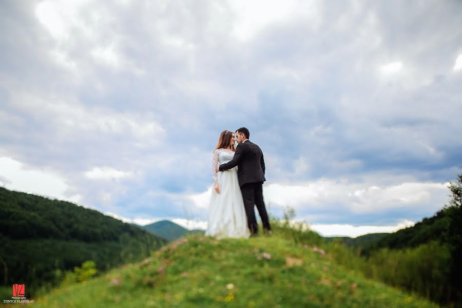 Fotógrafo de casamento Vladislav Ziynich (iphoto2016). Foto de 22 de agosto 2017