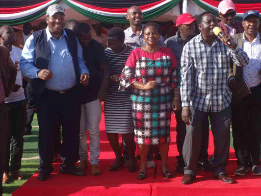 Governor Ferdinand Waititu, matatu owners and artist Kamande Kioi at Ruiru Stadium on Saturday /JOHN KAMAU