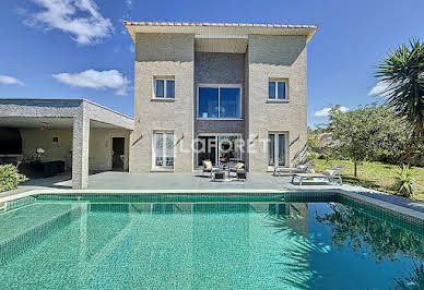 Villa with pool 18