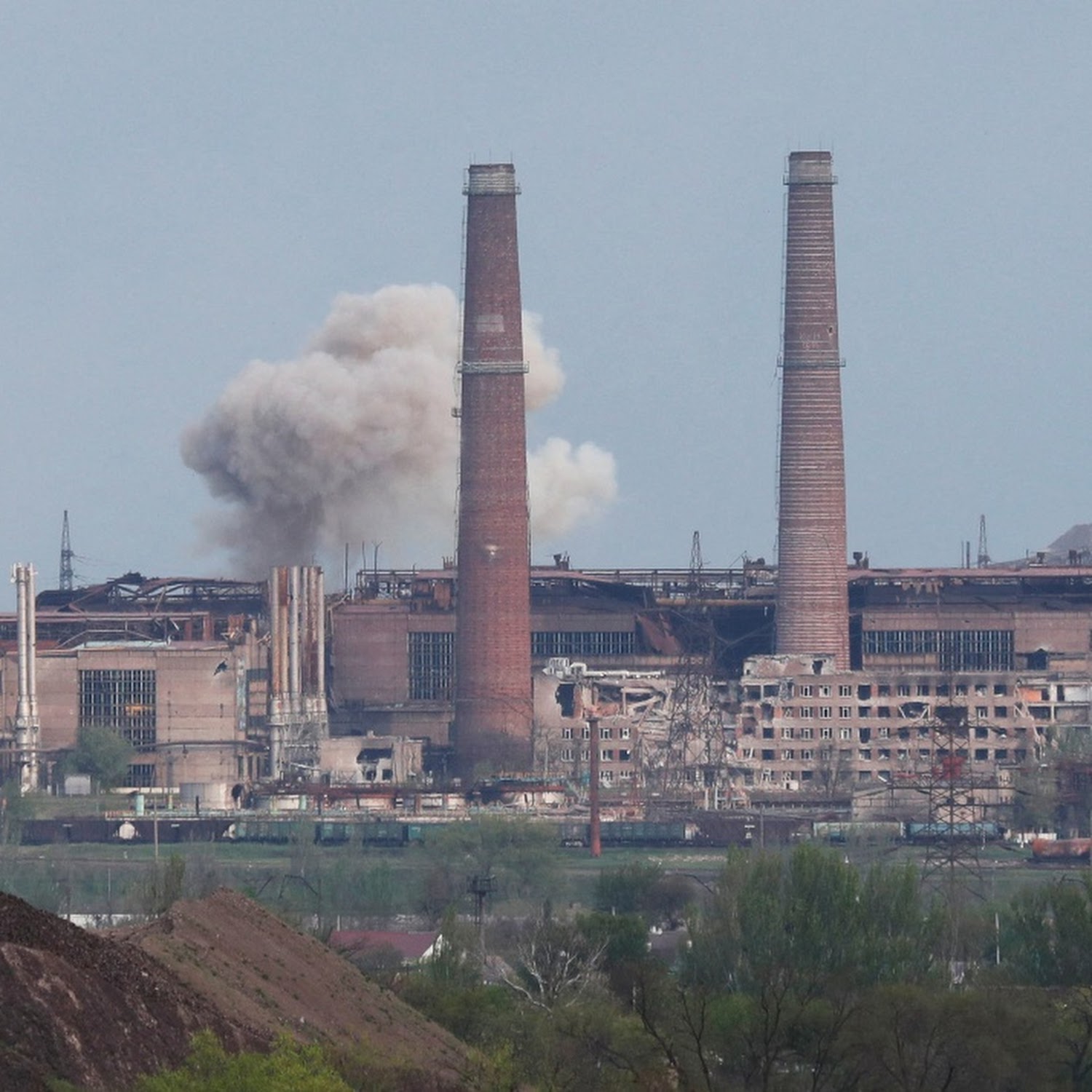 Ukraine evacuates civilians from steel plant under siege