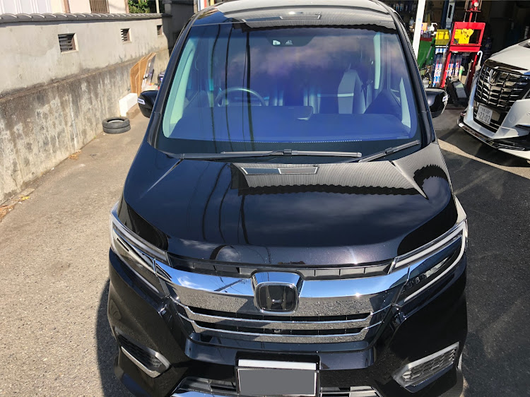 SPARKLEさんが投稿したステップワゴン　ゴースト2ネオオーロラ79  フロントガラスフィルム施工・東京　町田　神奈川　横浜　相模原に関するカスタム事例の投稿画像1枚目