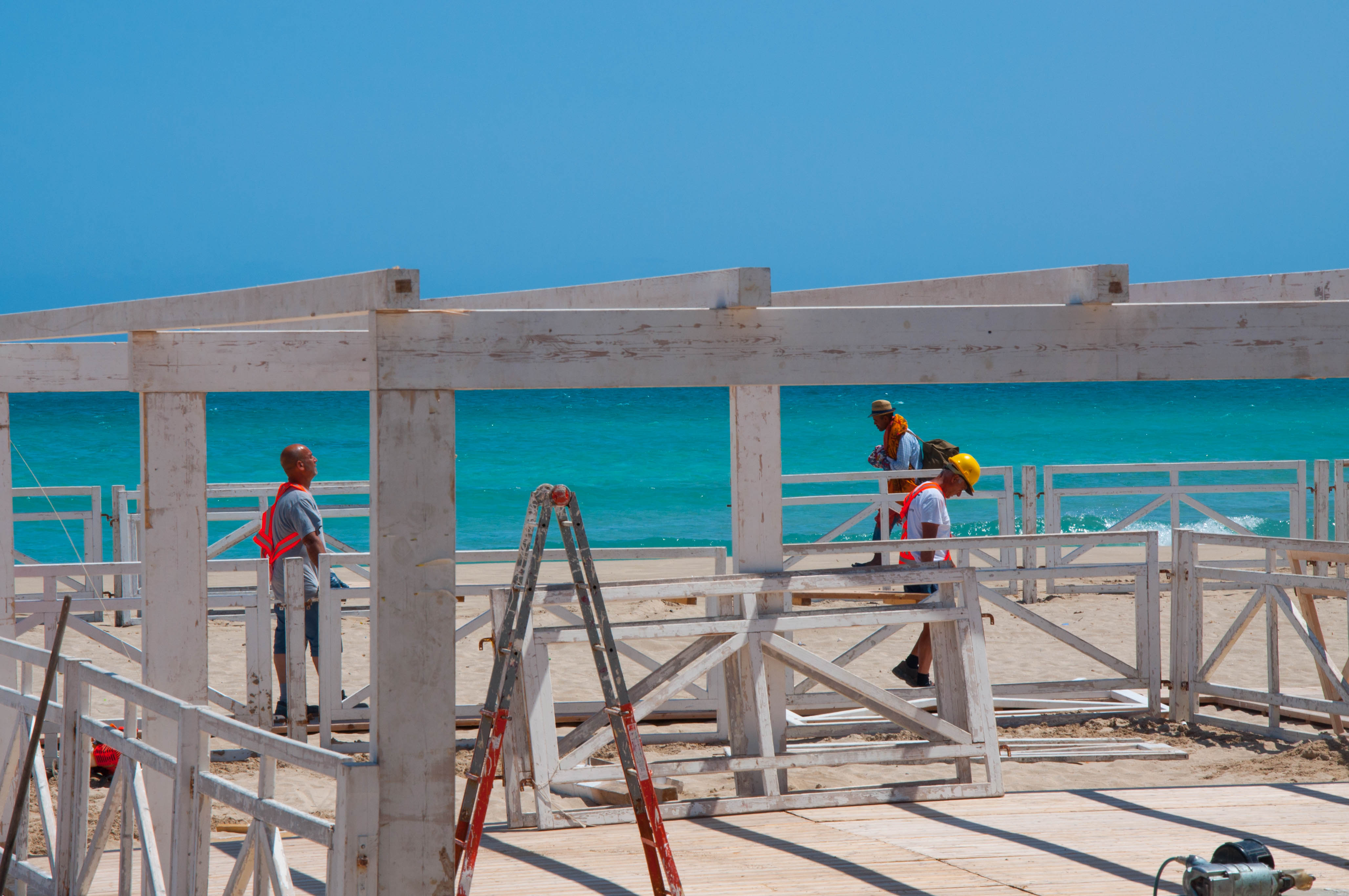 Il cantiere sulla spiaggia di Giomi