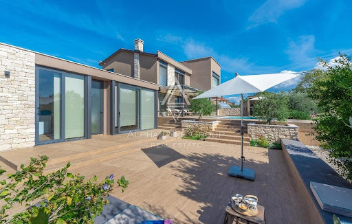Maison avec piscine et terrasse 3