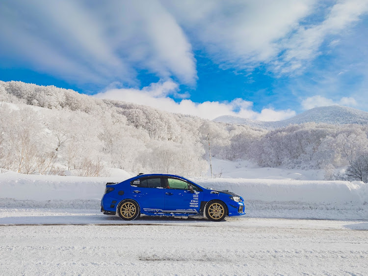 WRX STIの明けましておめでとうございます・大雪は勘弁して欲しい・青森市やべえ・風邪には気を付けましょう・スノーボード シーズンインに関するカスタム事例の投稿画像1枚目
