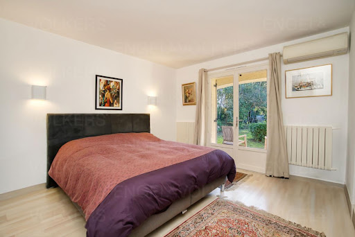 Villa with pool and garden 5