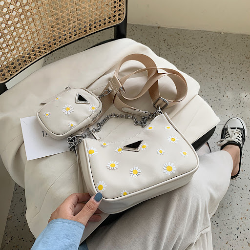 Title 6, Daisy underarm bag, stylish and compact. Perfec...
