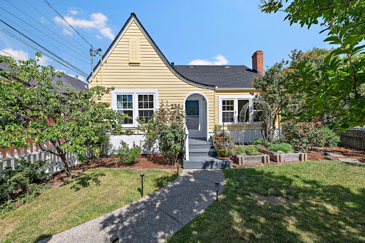 House with garden and terrace 1