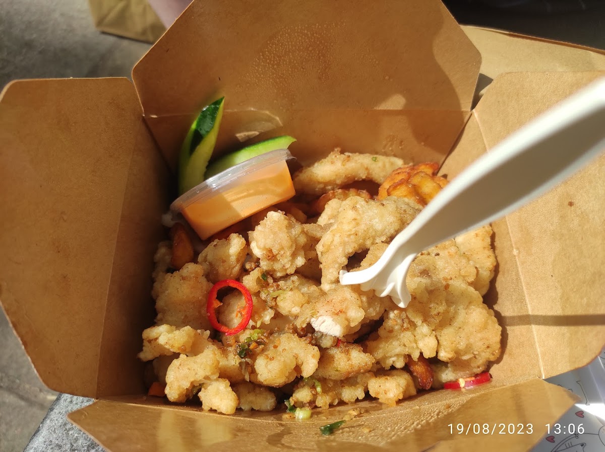 Salt and pepper chicken and chips with chilli mayo