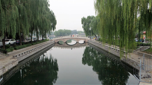 Morning walk around the lakes, Beijing China 2015