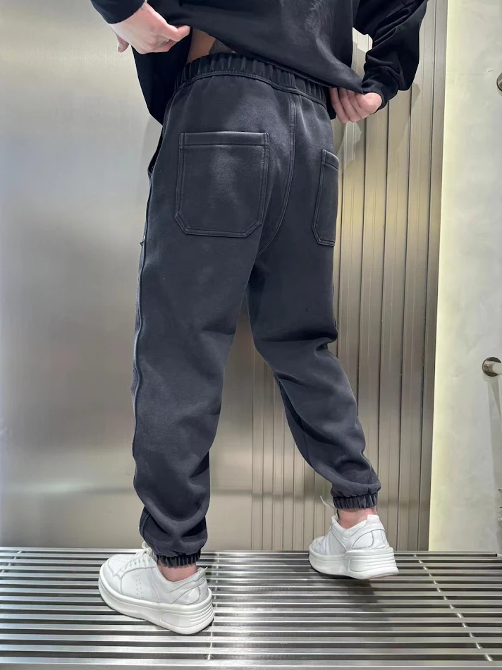 Pantalones holgados y cónicos para hombre, estilo casual antiguo, moda moderna para un look relajado y con estilo perfecto para el día a día.