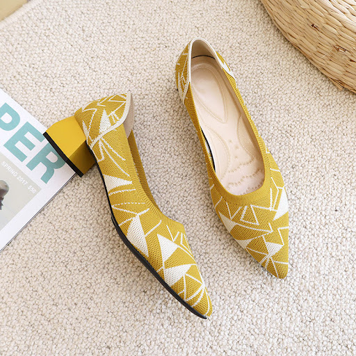 Title 8, Shallow one-foot thick-heel knitted shoes. Expe...